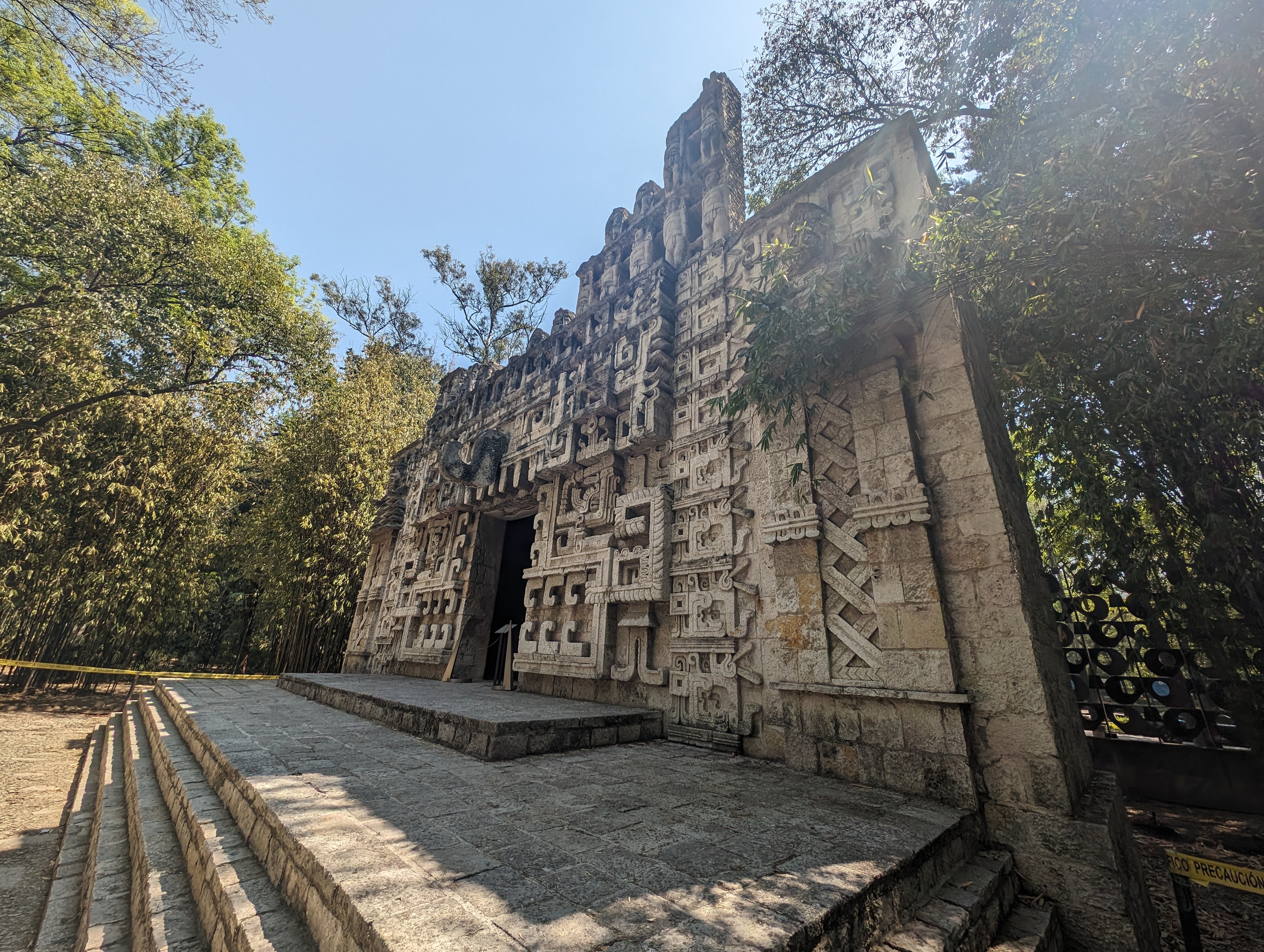 Exploring Mexico City through Local Tours and Experiences